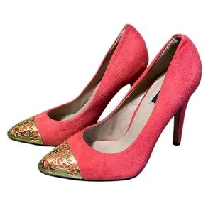 YOKI GOLDIE RED FAUX SUEDE AND GOLD TOE HEELS PUMPS SIZE 8